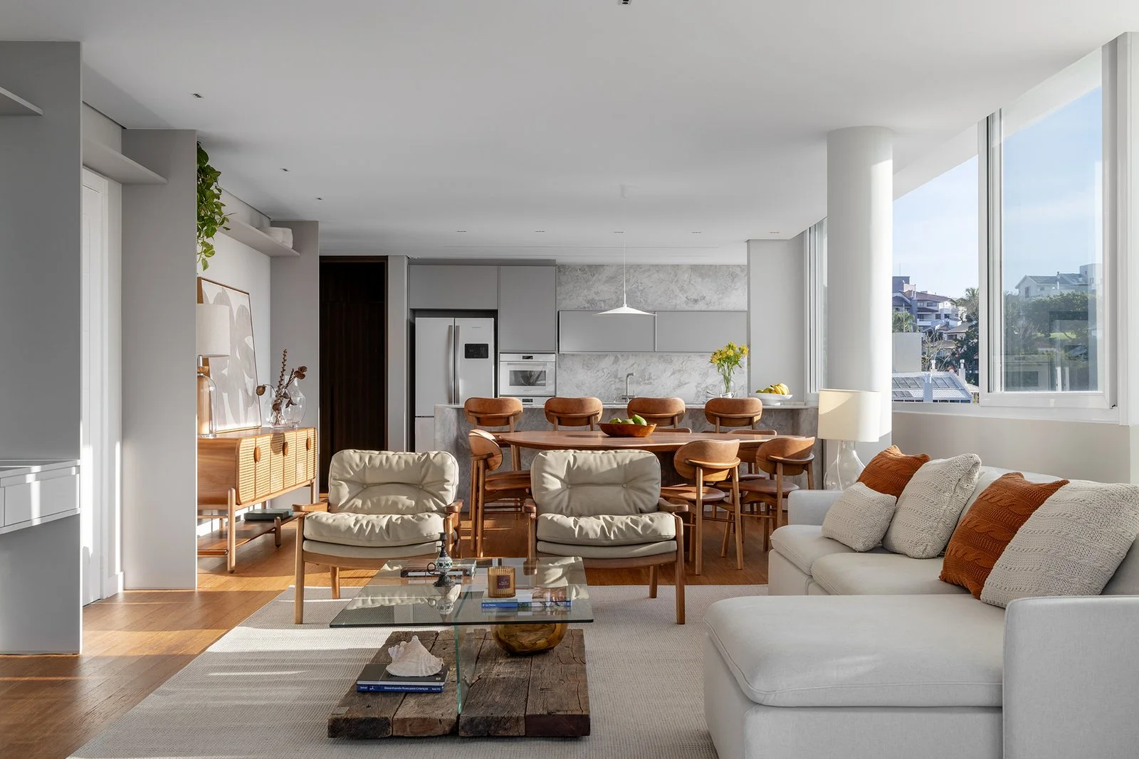 Living e sala de jantar integrados — Cobertura Bleu, VK Arquitetos